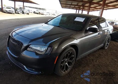 2019 Chrysler 300 300S z USA, uszkodzony, nr VIN 2C3CCABG1KH559807